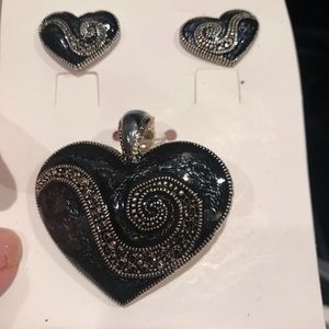 HEART ❤️ Valentine Necklace and Earring SET-Sparkling Crystals.